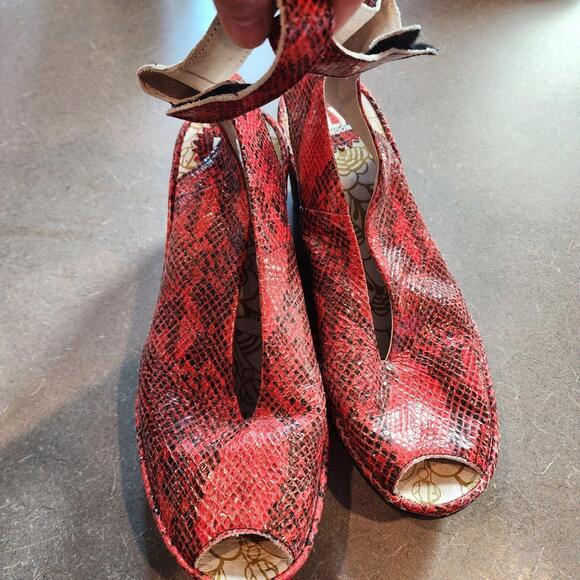 EUC Red Snakeskin wedge Fly London Unique sandals lightly worn 41 10 - Picture 7 of 8